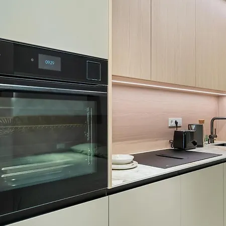 New With Balcony- 1gb- 10 Min Center Ref41 * لوكسمبورغ